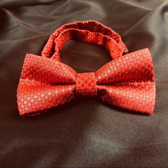 Small dog bundle - tuxedo with bowtie & additional red bowtie - Picture 6 of 8